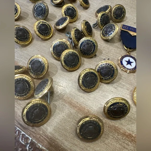 Vintage WW2 US Star American Legion Gold Tone Enamel Buttons & Pins Lot